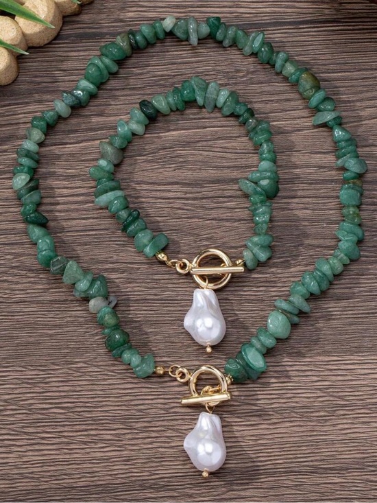 Jewelry - Elegant green pearl necklace and bracelet set